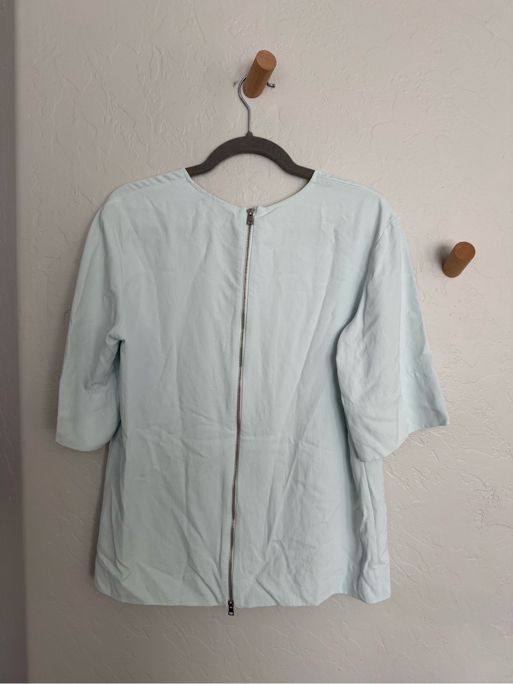 Everlane Pale Blue Crewneck Tee - Picture 4 of 10